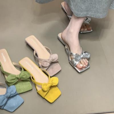 Pantofole da Donna 2026Nuova Moda Pantofole con Fiocco Nuove Ciabatte Piatte Scarpe Donna con Tacco Basso e Cinturino Sandali Comodi di Design Donna