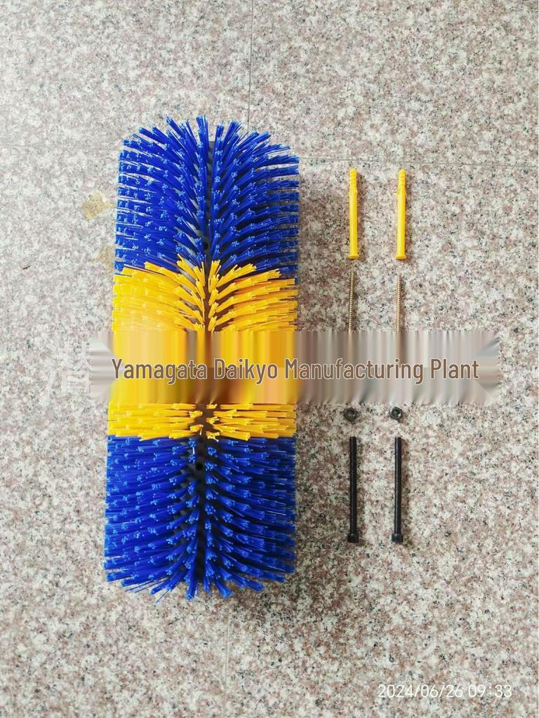 Cattle and Horse Massage Brush: Half-Body Scratch & Itch Relief Roller for Animal Cleaning