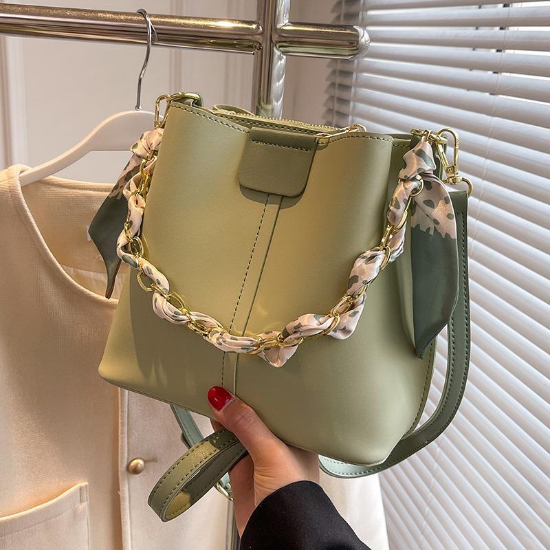 Vysoce kvalitní texturovaná malá taška pro ženy, letní crossbody taška, niche řetízková kabelka do ruky