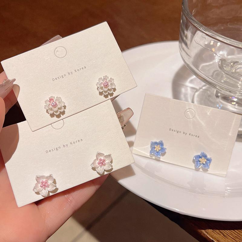 Small Fresh Resin Flower Earrings For Women Simple Stud Earrings Cute Mini Jewelry Gift