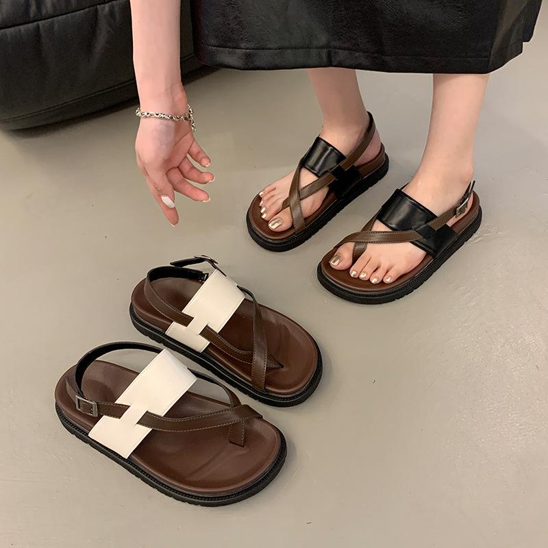 Romanska sandaler och flip-flops för dam 2023 Ny sommarklänning Mångsidiga skor med tjock sula