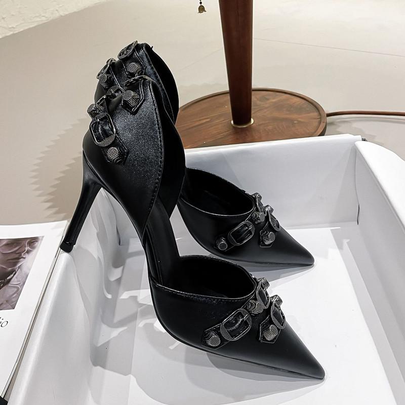 Mode Mode Schwarz Lackleder Metalldekor Damen Pumps Frühling Sommer Gothic Punk Nieten Riemen Schnalle High Heels Coole Mädchen Schuhe