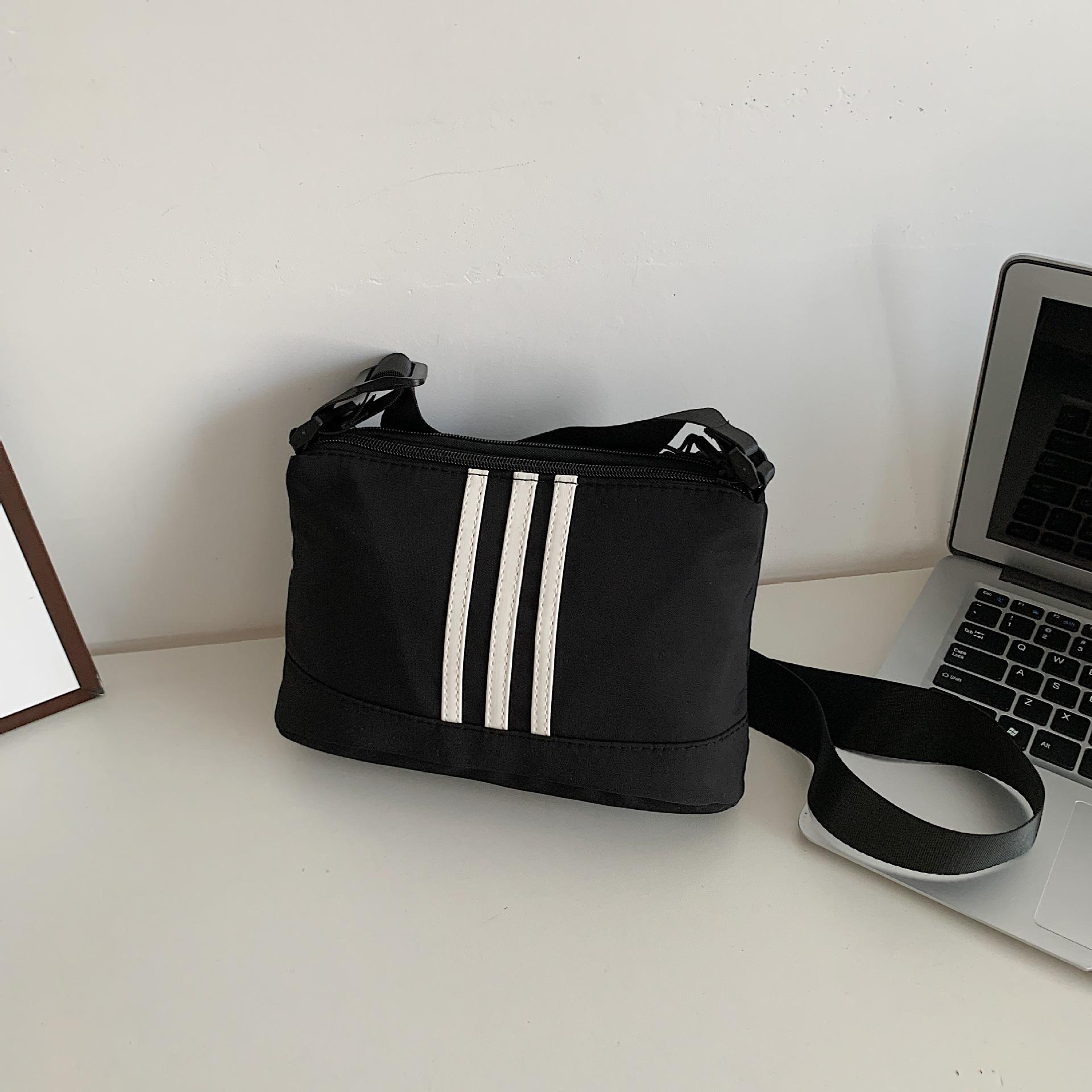 

Lightweight and simple messenger bag, new hot-selling trend casual portable handbag, three horizontal strips fashion shoulder bag wholesale чорний