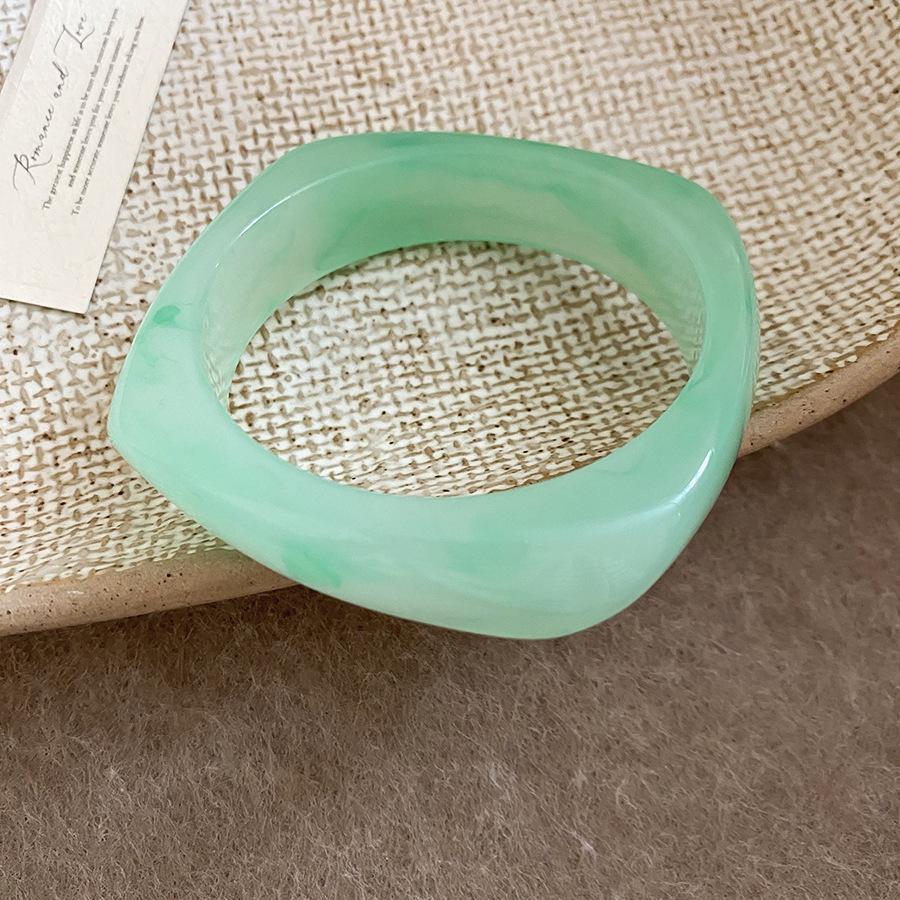 Elegant Geometric Resin Marbled Bangle - Chinese Style, Versatile Commuting Bracelet, Light Luxury Jewelry.