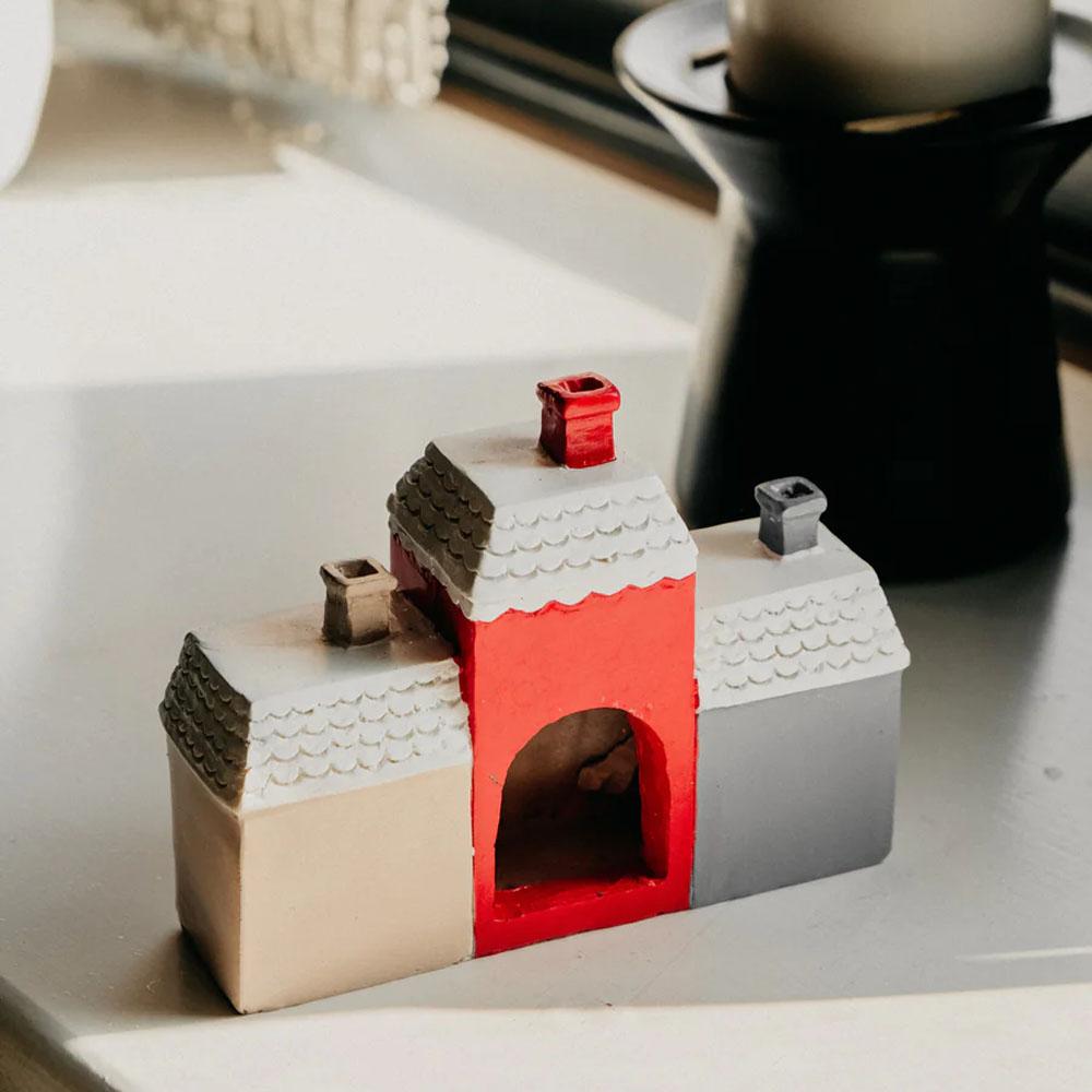 Log Cabin Incense Burner Resin Christmas Snowy Winter Incense Cone Burner with Xmas Tree Holiday Tabletop Chimney Decorations for Home Kitchen Office