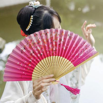 Seiden-Faltfächer im chinesischen Stil mit Quasten, elegante Handwerkskunst, starker und flexibler Bambusknochen, perfekte Party-Ornamente