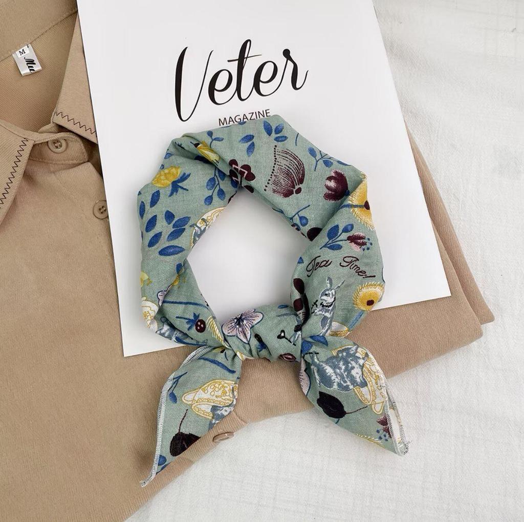 Retro Green Floral Small Silk Scarf - Korean Style Women's Versatile Autumn/Spring Accessory, Thin Square for Neck or Headband