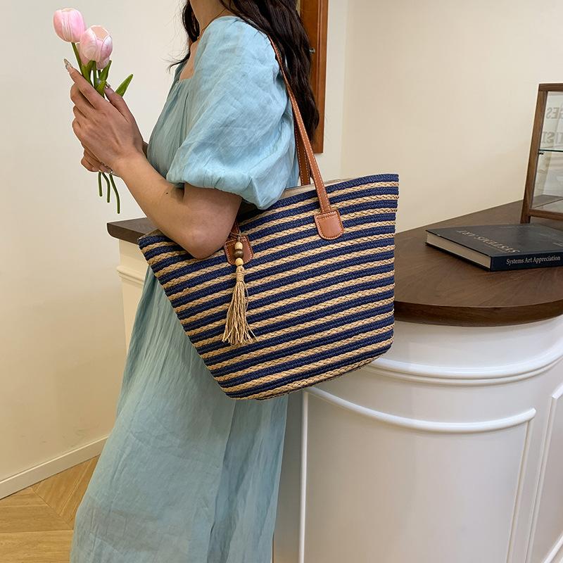 French Straw Bag Women's 2025 Summer New Versatile Striped Woven Shoulder Bag Seaside Vacation Beach Tote Bag