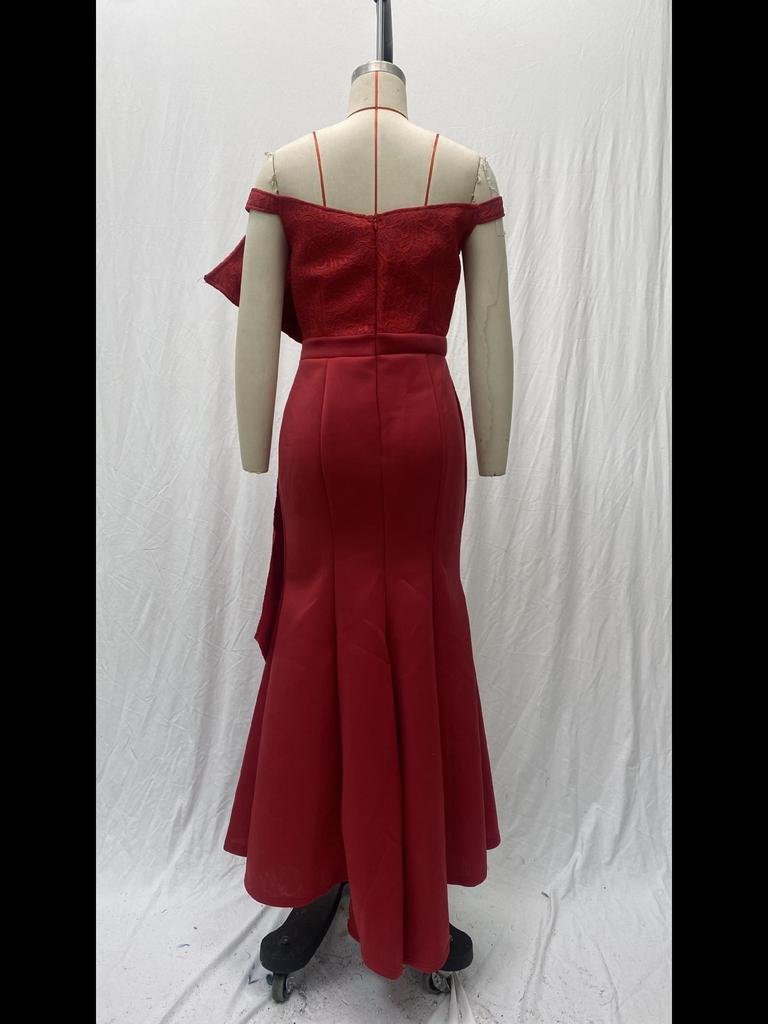 2025 Frühjahr/Sommer Unregelmäßiges One-Shoulder-Spitzenkleid mit perlenbesetztem Lotusblatt-Design