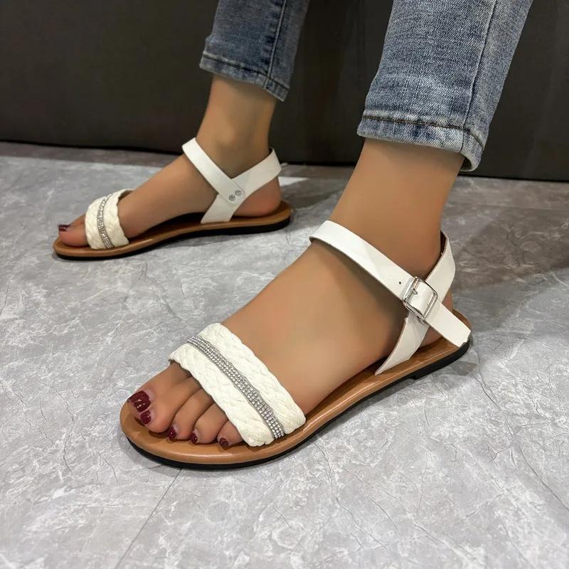 

Новинка 2024 года, женская обувь, базовые женские сандалии, хит продаж, пляжные сандалии, женские туфли с круглым носком и пряжкой на плоской подошве с кристаллами и ремешком