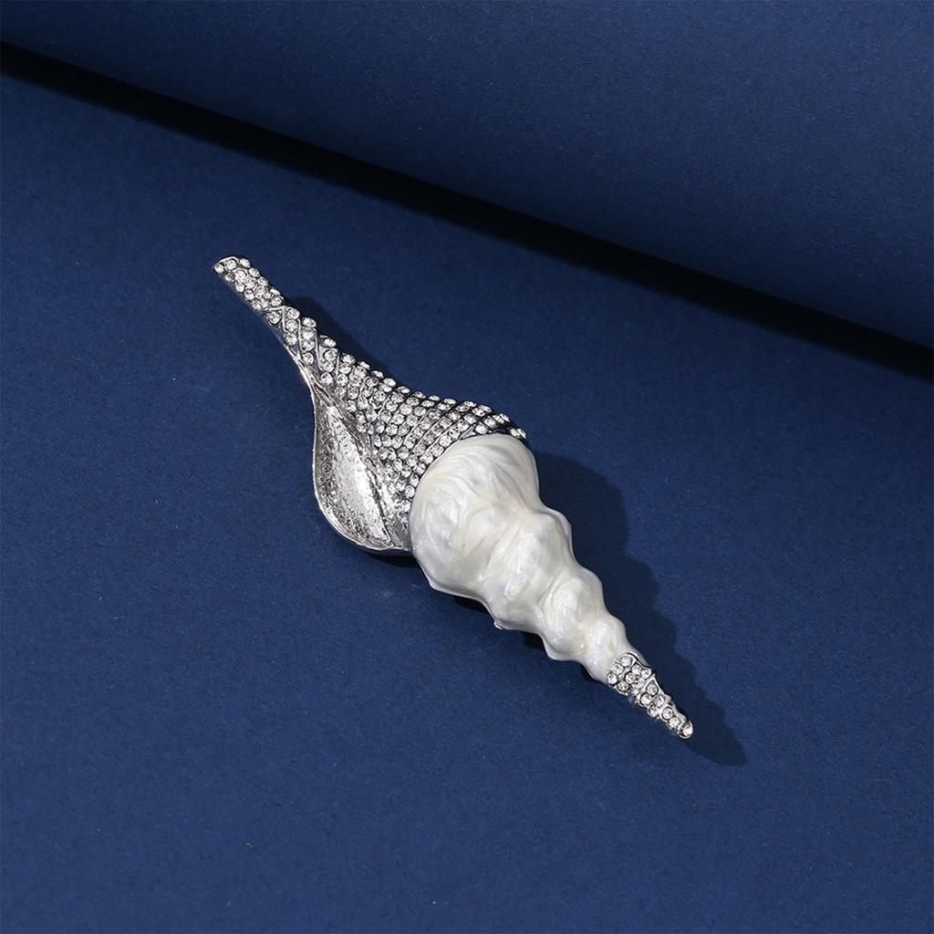 Delicate Conch Shape Brooch Pin Lightweight Stylish Rhinestones Detail Trendy Clothing Embellishment Jewelry