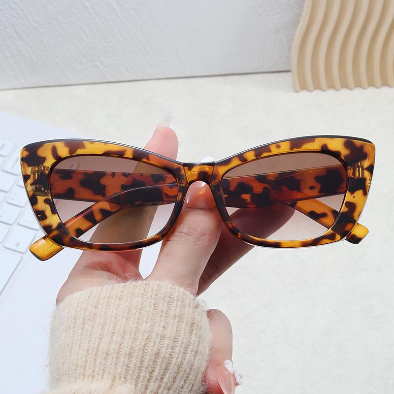 Cat Eye Shape Sunglasses Women European American Style Anti-reflective Female Glasses Vintage Retro Sun Glasses for Men