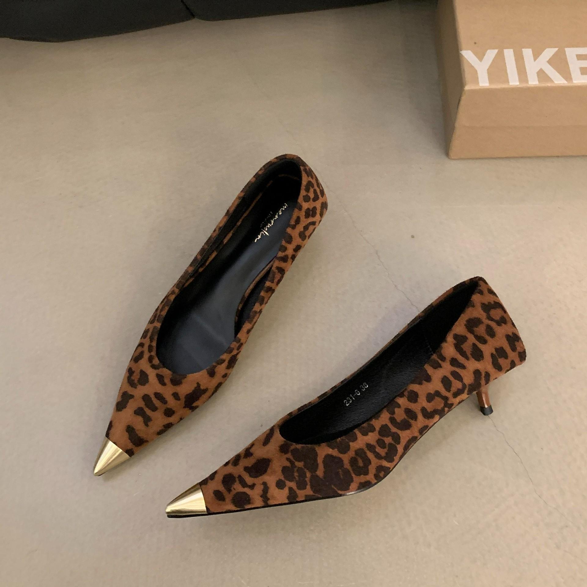 

Spring 2025 new retro leopard print metal shallow mouth single shoes French temperament suede pointed stiletto high heels 39 цветной печати леопарда