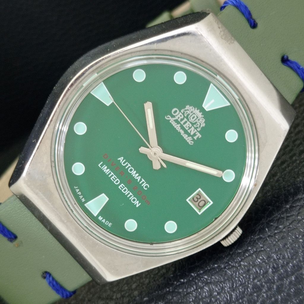 AUTOMATIC 46941 VINTAGE ORIENT JAPAN MENS GREEN COLOR DIAL WATCH a701817-5 R207-a701817