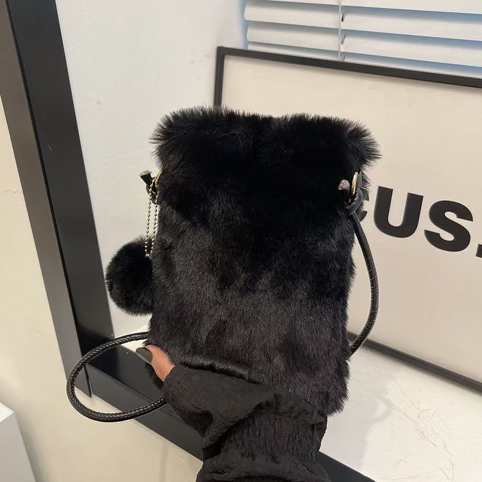 Yogodlns New Plush Shoulder Bag For Women, Mini Solid Color Plush Wallet, Cute And Versatile For Coins, Cell Phone Pouch