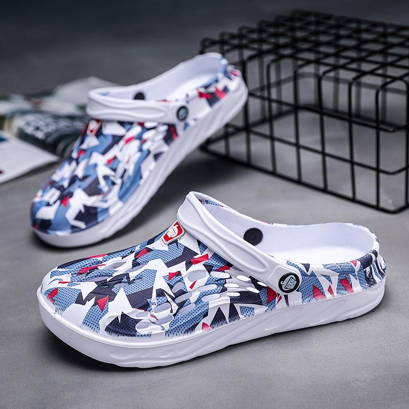 Fashion New Fashion Slippers Men Clog Sandals Comfortable Breathable Beach Sandals Men Women Clogs Slippers Soft Bottom Men Garden Shoes