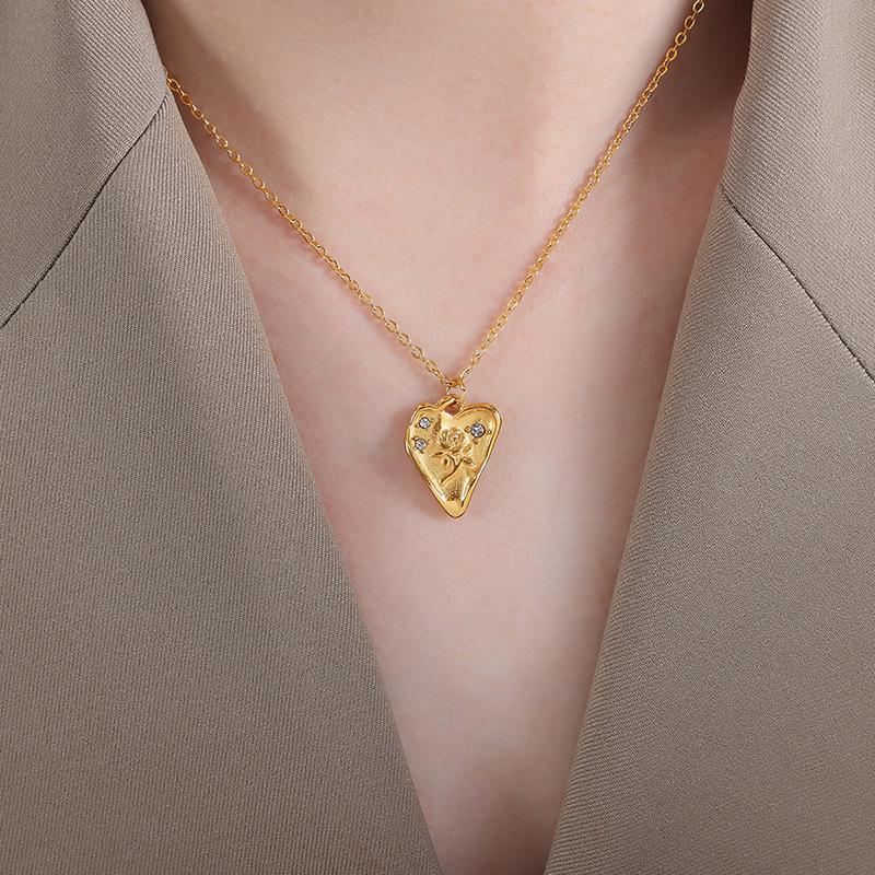 18K Gold Empress Dowager Rose Heart Pendant Necklace - Titanium Steel Clavicle Chain Jewelry for Women