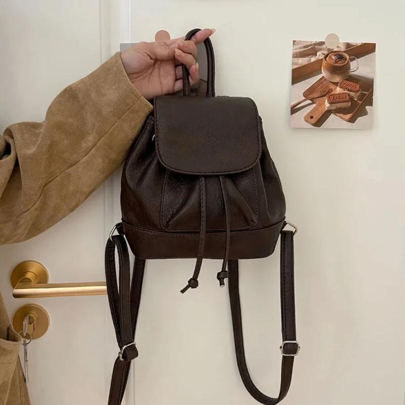 Kleine Mode-Rucksäcke Schultaschen für College-Mädchen Pu-Leder Damen-Umhängetasche Niedrige Klappe Kordel Damen-Handtaschen Tote-Tasche