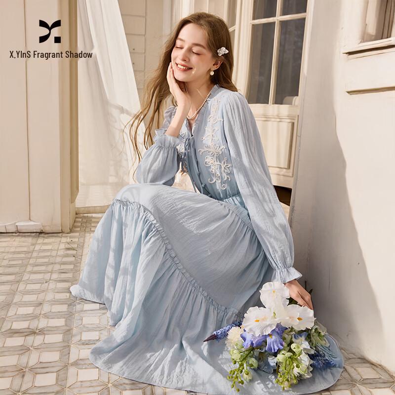 Women s V-Neck Embroidered A-Line Tiered Resort Dress M