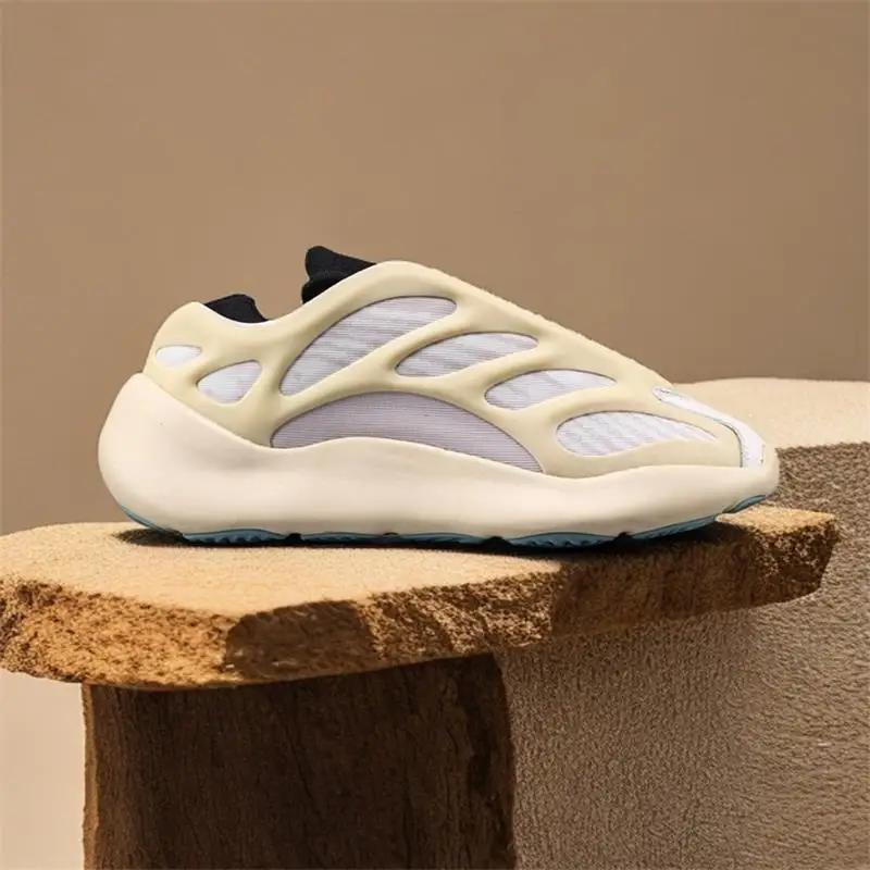 

Нове трендове взуття чоловіче та жіноче на пласкій підошві, підходить для бігу та спорту, зносостійкі амортизуючі кросівки 43