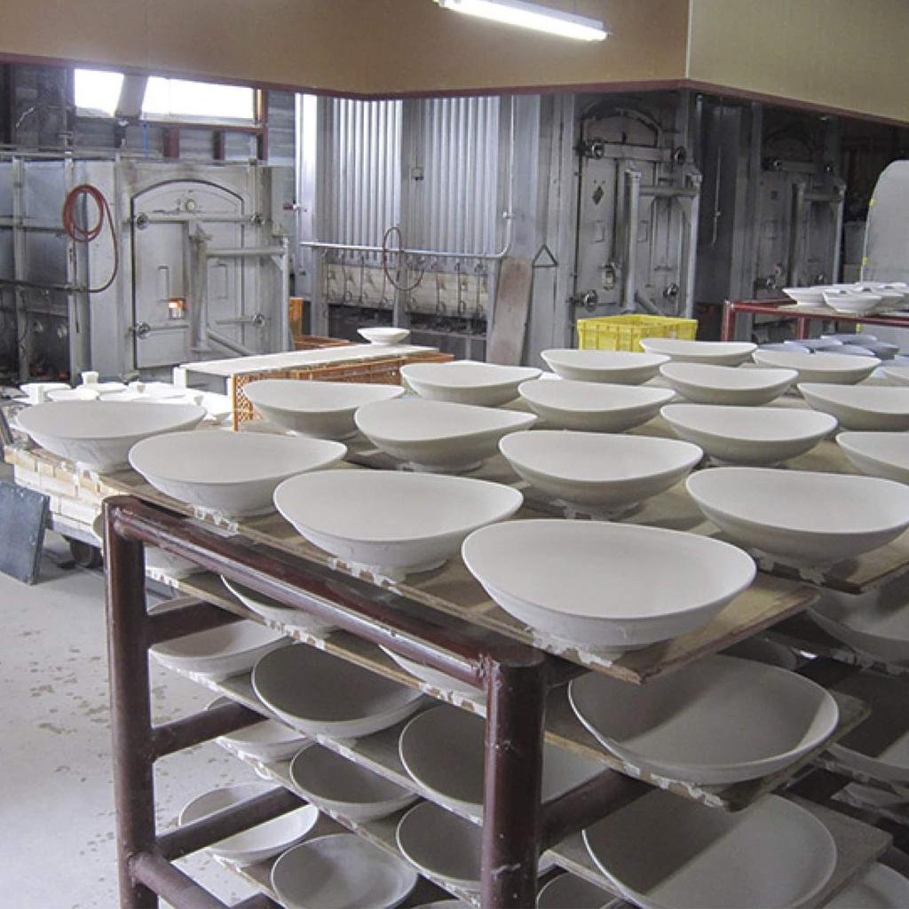 Nippon Tosai Tenryugama Himehagi Teapot with Tea Strainer