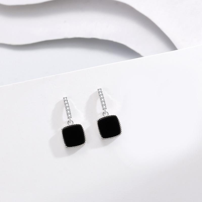 

Простые квадратные серьги-гвоздики из черного агата, женская корейская версия, персонализированные модные универсальные серьги Ins Cold Wind Earrings