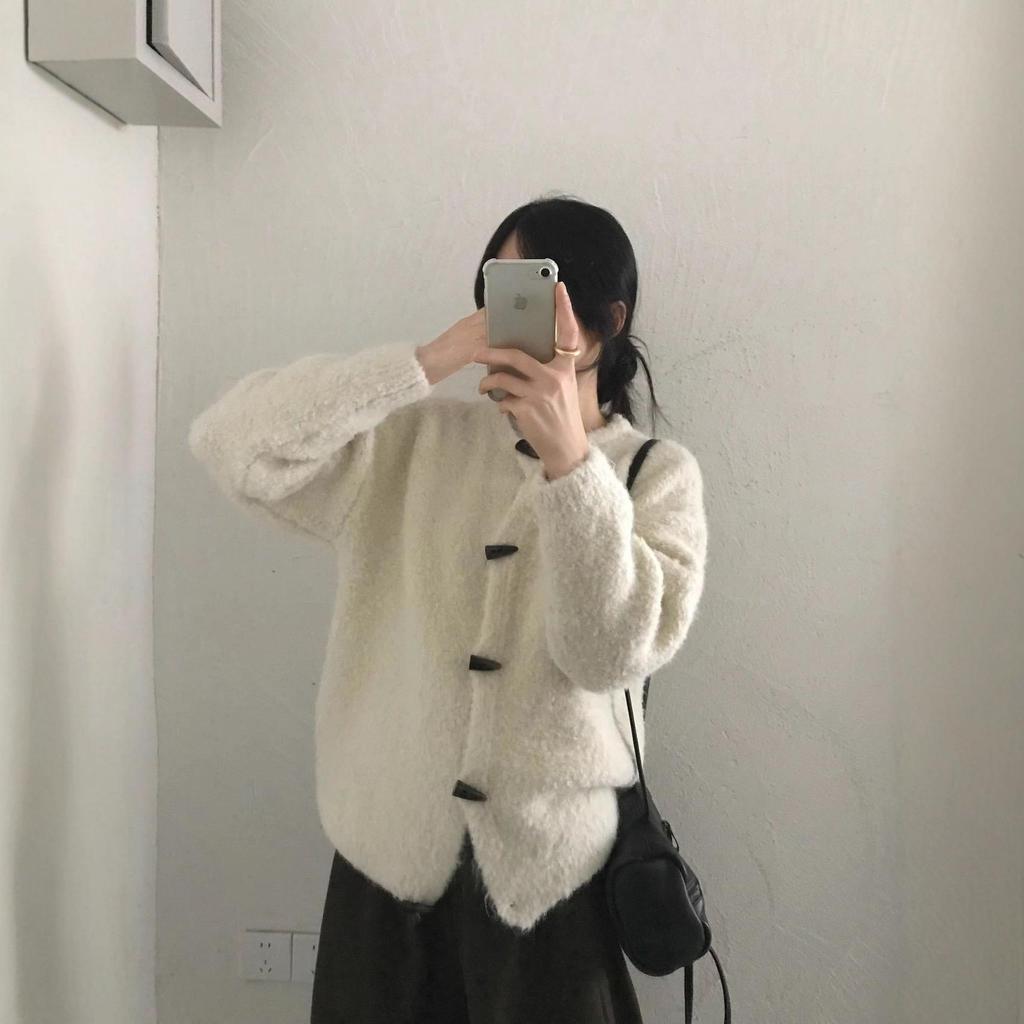 Japanese Style Soft Lamb Toggle Sweater - Women's Thickened, Cute, Comfortable Coat for Autumn 2025, White.