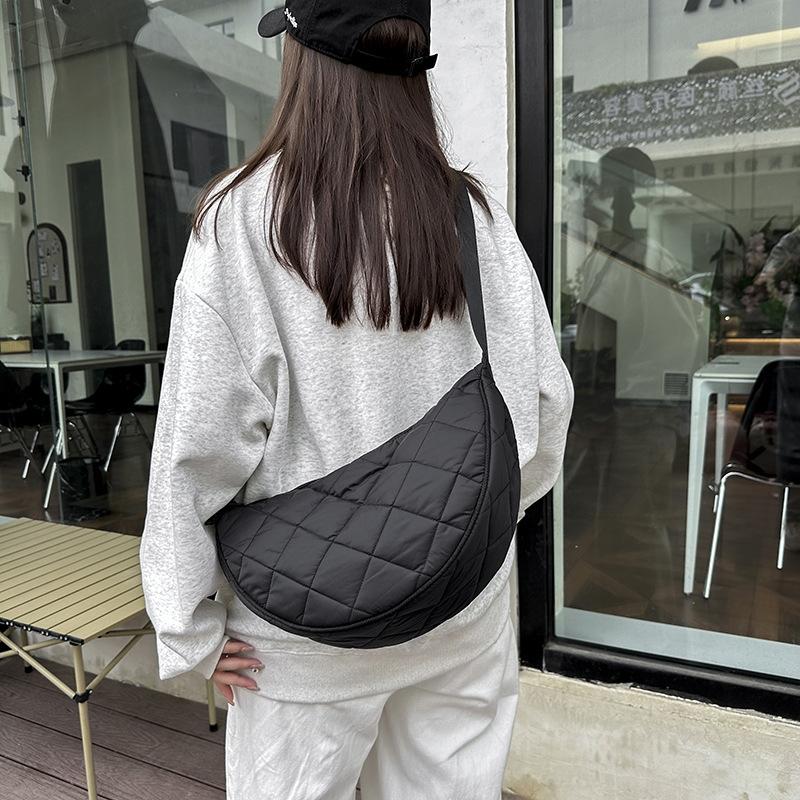 Dame Rutete Crossbody Messenger Bag Nylon Skuldervesker Stor Kapasitet Reise Halvmåne Belteveske Damer Hobo-veske CLE