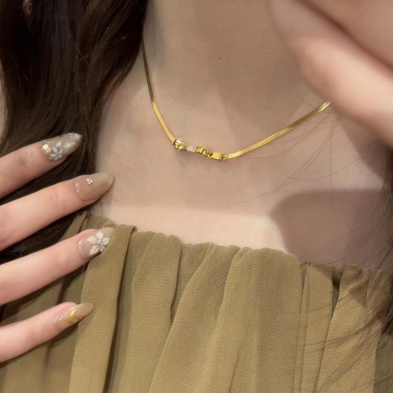 Bow Snake Bone Chain Stud Earrings Small Fresh And Sweet Elegant Collarbone Chain Fashionable Versatile Blade Chain Set