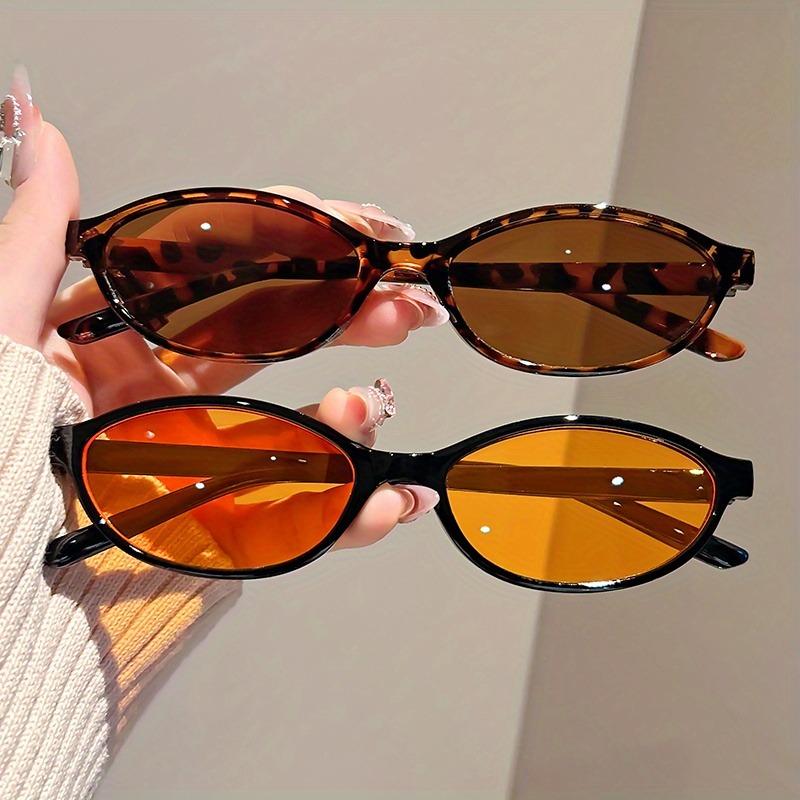 Women's Oval Retro Fashion Glasses Stylish Street Snap Accessory for Hiking and Casual Attire