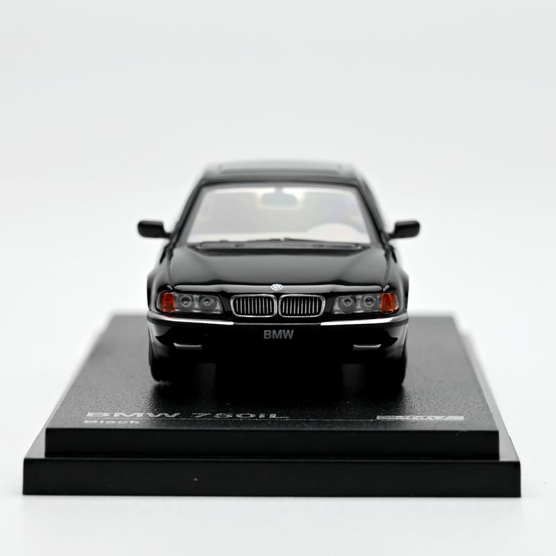 1:64 BMW E38 BMW 750il 7 Series die-cast simulation alloy car model collection ornament, children's toy.