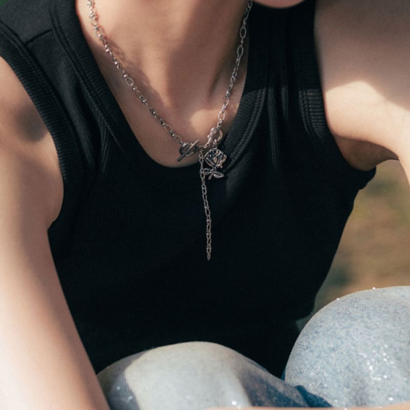 

HIGHSCHOOLDISCO Vintage Flower Toggle Bar Necklace free
