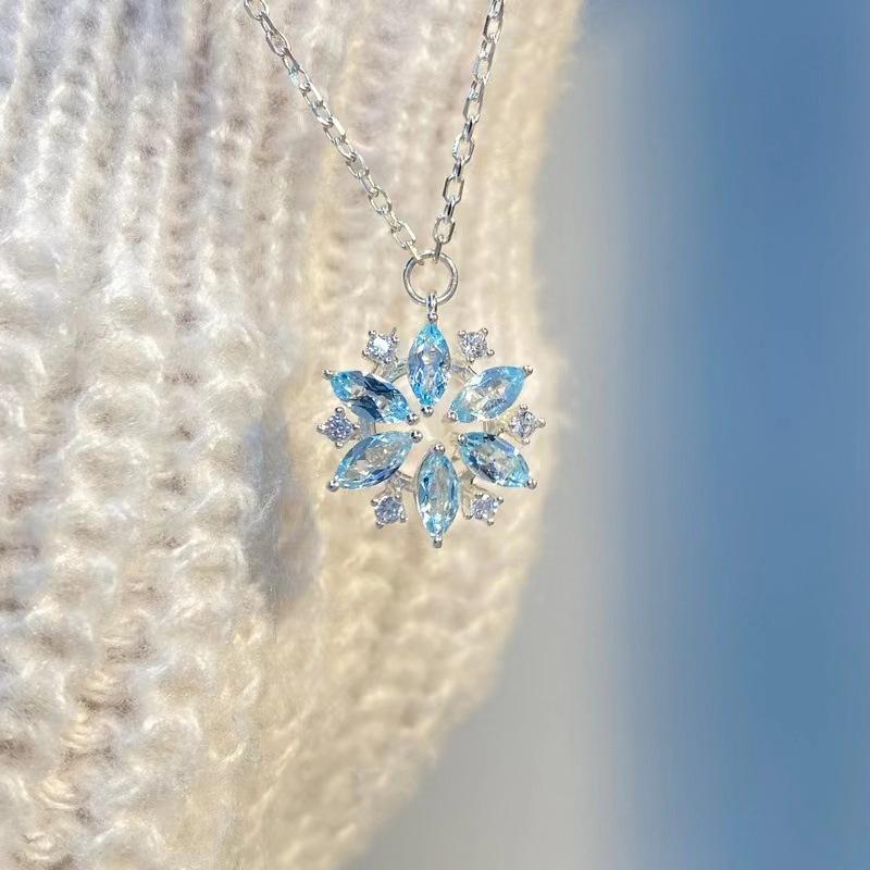 Ice Blue Zircon Snowflake Necklace Women'S Fresh And Versatile Niche Design Sense Collarbone Chain Light Luxury High-End Accessories