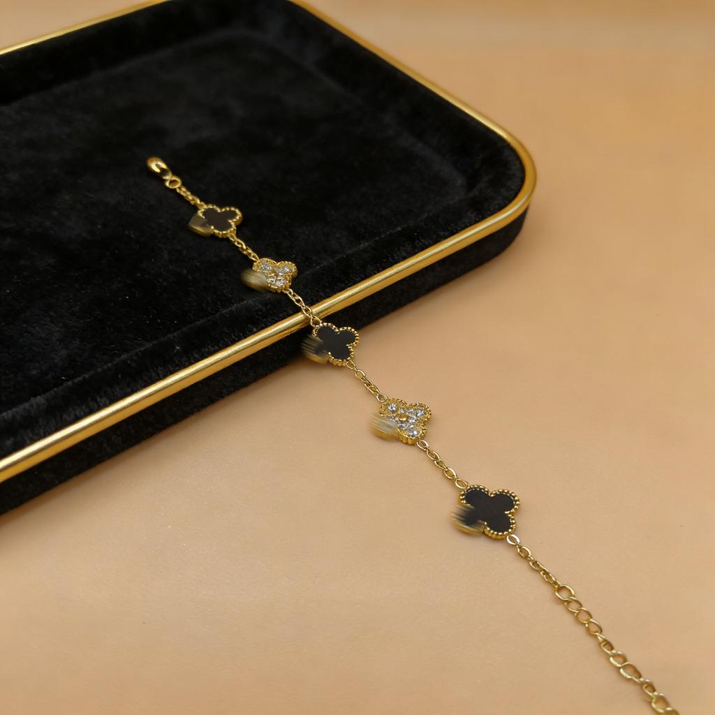 High-end Titanium Steel Four-leaf Clover Bracelet Fashion Classic Women's Zircon Bracelet