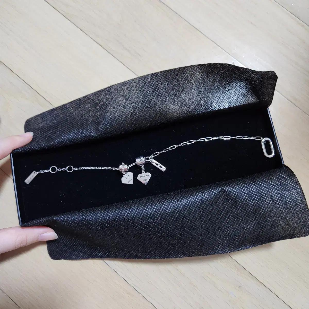 

Seventeen 7th Anniversary Moment Bracelet+jeong, The8