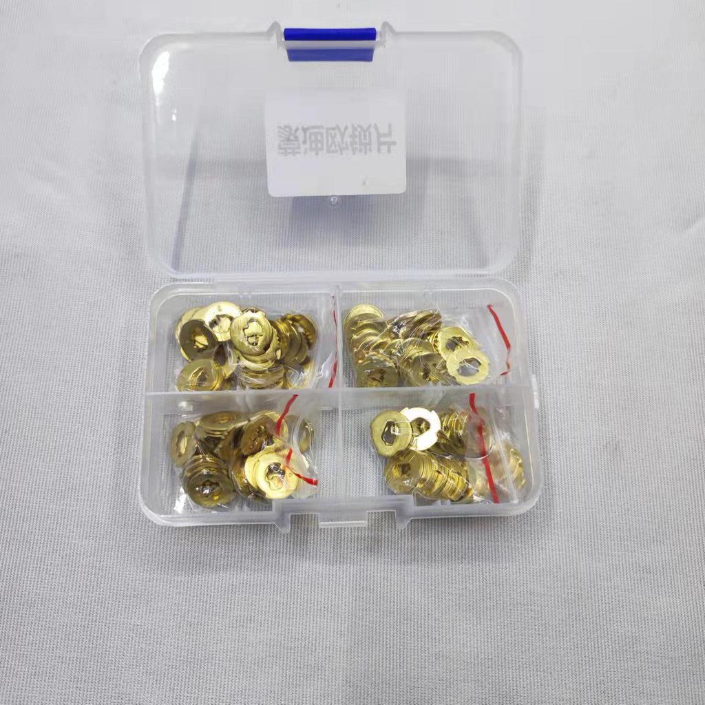 Zlaté autopříslušenství pasuje na Mondeo Zámkové lamely Autodíly Válec