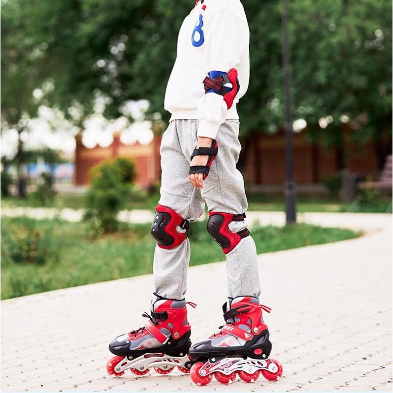 Verstellbares Kinder-Inline-Skates-Set mit PVC-Blinkrollen, Helm und Schutzausrüstung