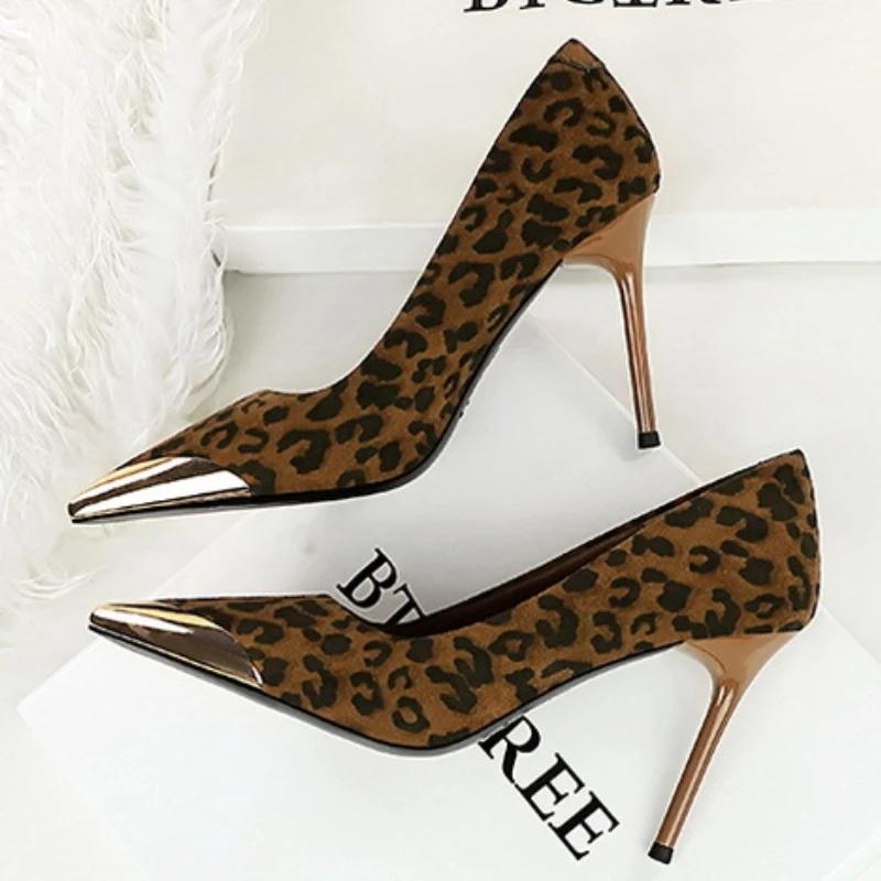 Fashion New Sexy Leopard Print Pumps Women Metal Head Shallow Elegant Office Shoes Comforts Frosted Designer High Heel Women's Shoes