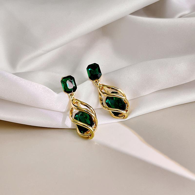 

Medieval Geometric Sapphire Drop Baroque Style Women s Earrings зелений