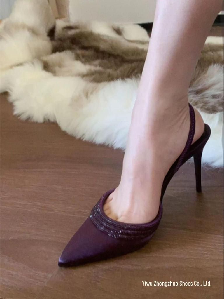 2025 Spitzschuhe Champagner Stilettoabsätze: Strass Seide Tief ausgeschnittene Einriemen-Sandalen für Damen.