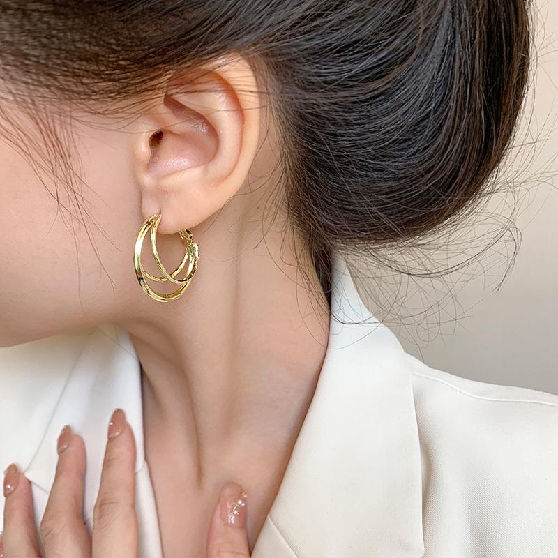 Minimalist Silver Needle Hoop Earrings - Light Luxury, Versatile, Women's High-End Metal Circle for Everyday Wear