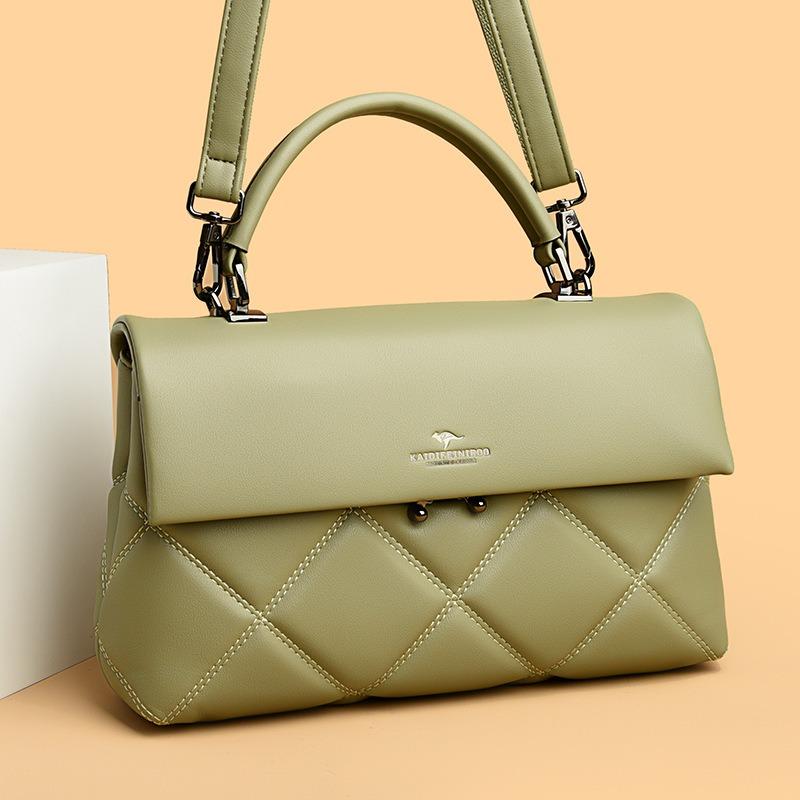 A Classic Women's Handbag—the Perfect Choice for Everyday Use