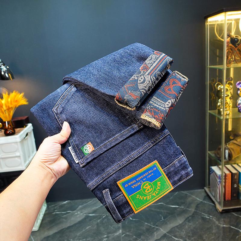 Pánské elastické ležérní džíny s výšivkou, podšívka z fleecu, volný rovný střih, trend 2025