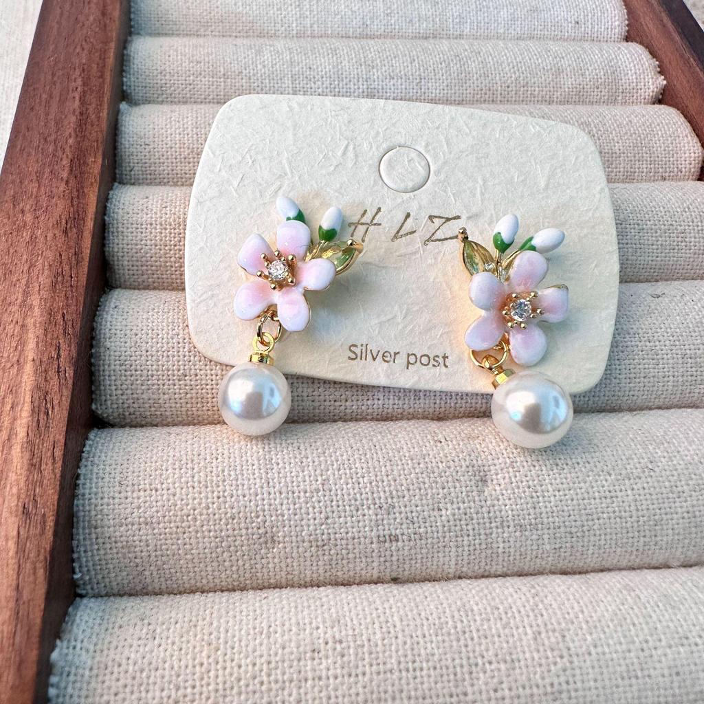 Dopamine Pink Flower Studs: Elegant French Design, High-End, Unique Atmosphere Earrings