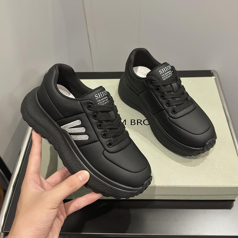 Soft-soled Bread Shoes Women's 2025 New Autumn Women's Shoes Casual Sports Shoes Popular Versatile Thick-soled White Shoes Spot