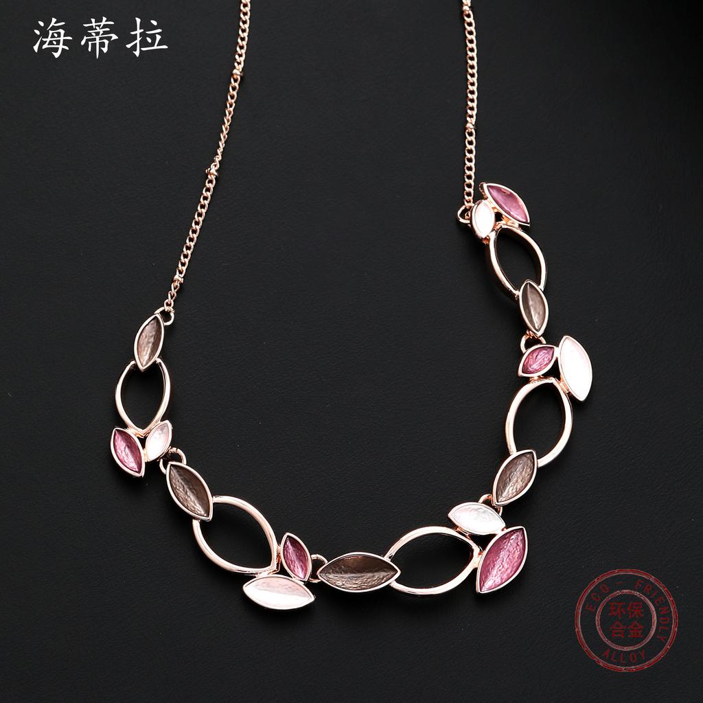 Oryginalny nowy naszyjnik ze stopu w kolorze płatków różowej czerwieni i złota, modny i wszechstronny damski naszyjnik w kształcie kwiatu