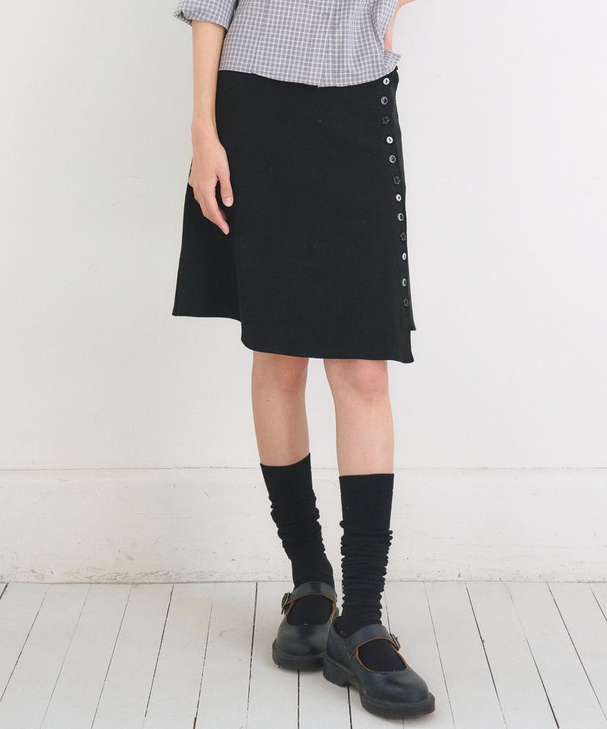 OAFISH Asymmetric Ribbed Button Skirt, Black