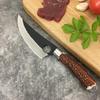 En kjøkkenkniv for en kollaps, en rustfri stålkniv for en fiskefilet, en kjøttkniv, spesielle matlagingsverktøy