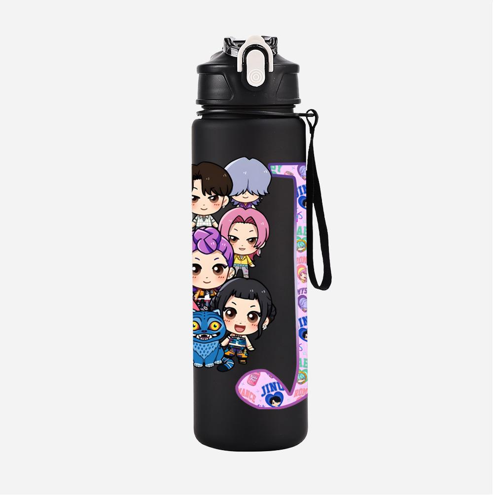 Borraccia da 750 ml 26 Lettere Inglesi K-Pop Demon Hunters Stampato Tazza da Bere di Grande Capacità Portatile per Sport all'Aperto Tazza da Acqua Regalo per Bambini