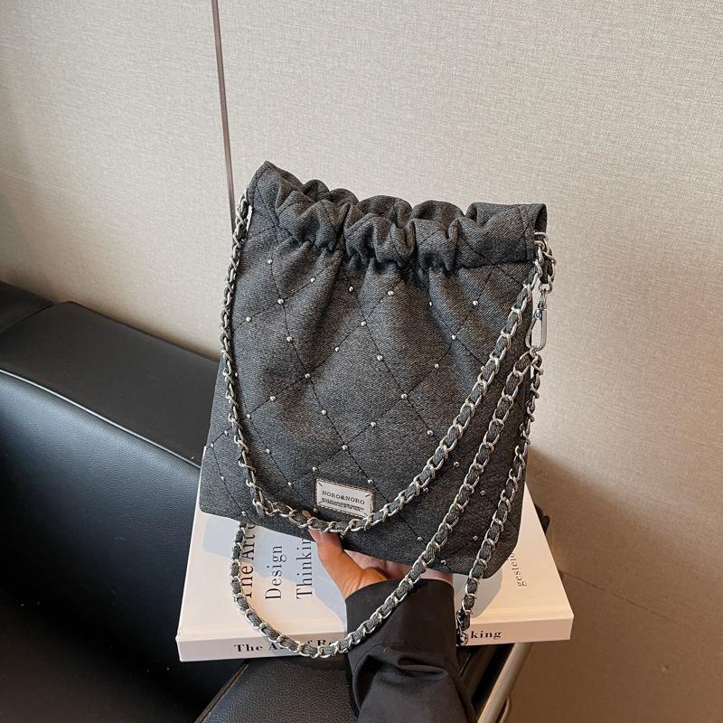 

Summer popular small bag women s new fashion versatile chain messenger bag shoulder bucket bag чорний